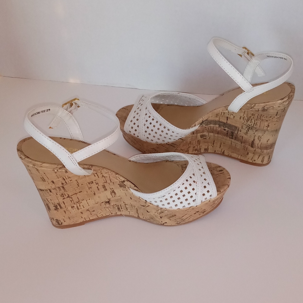 Arizona Jean Co. White Wedge Sandal Size 8.5